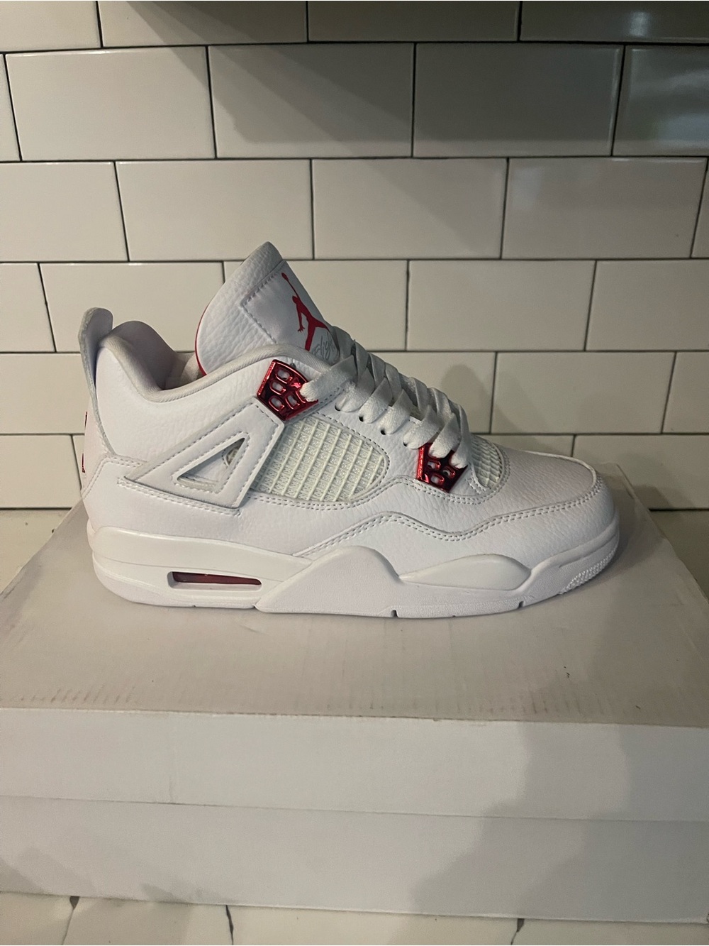 Mens Retro 4 Red Metallic Size 6.5 Men.